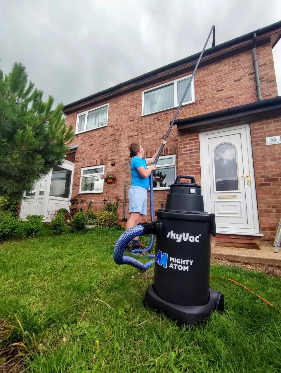 Residential-Window-Cleaner-Quarrington