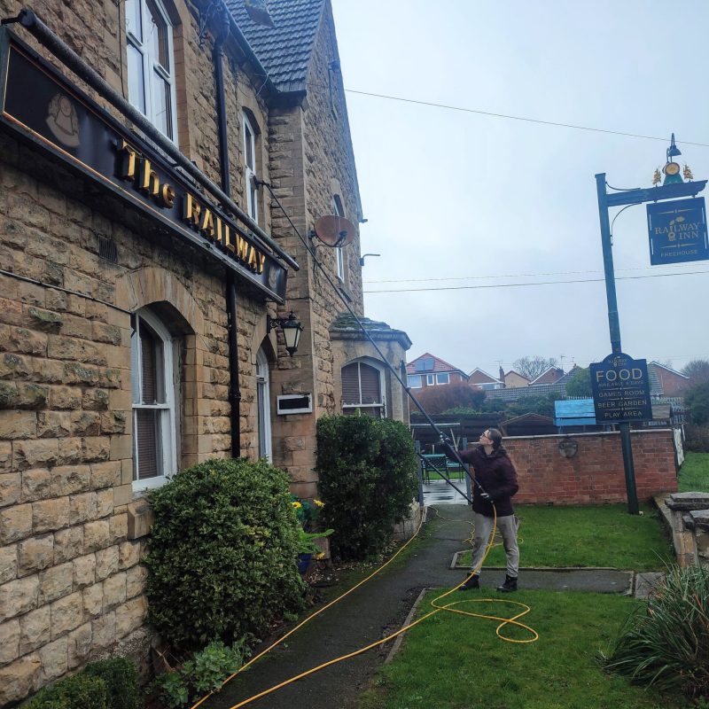 expert Gutter Cleaner Navenby